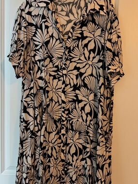 Women's Black & Cream Floral Button-Front Tunic Dress